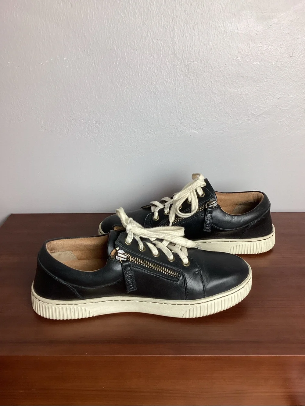 Women’s BORN Black Leather Casual Sneakers with Cream Sole Size 6.5M